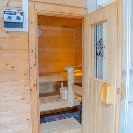 Holiday home Reetdach Ostfriesenhaus