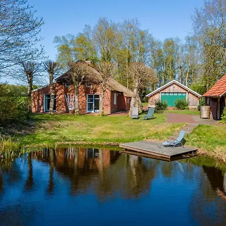 Casa de Férias Reetdach Ostfriesenhaus *