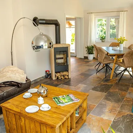 Holiday home Reetdach Ostfriesenhaus