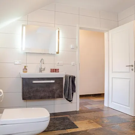 Holiday home Reetdach Ostfriesenhaus *