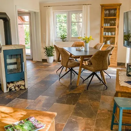Holiday home Reetdach Ostfriesenhaus
