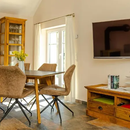 Holiday home Reetdach Ostfriesenhaus *